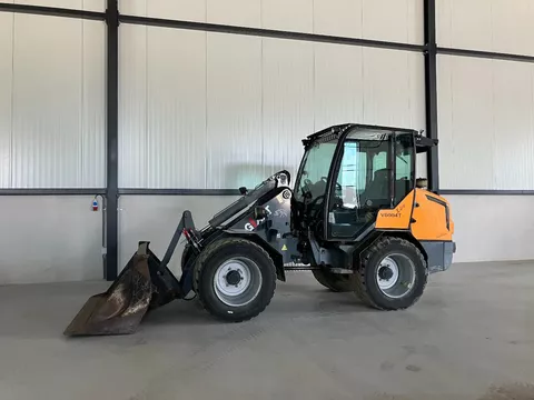 Giant V6004T X-tra minishovel/shovel