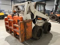 Bobcat S590 schranklader Foto