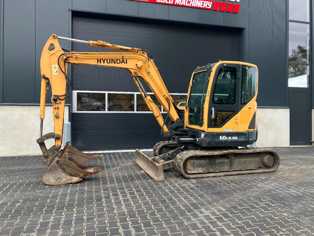 te koop hyundai robex 60CR-9A midigraver/graafmachine