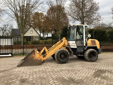 te koop liebherr L506 shovel/minishovel