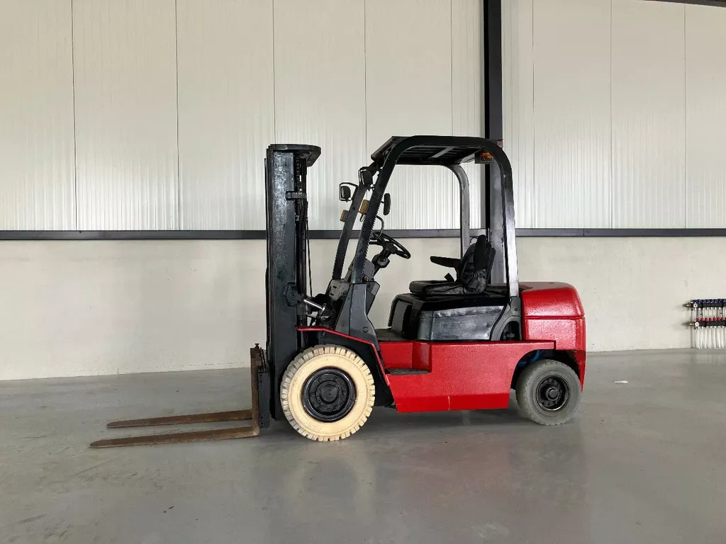 te koop hangcha 2.5ton diesel heftruck triplo