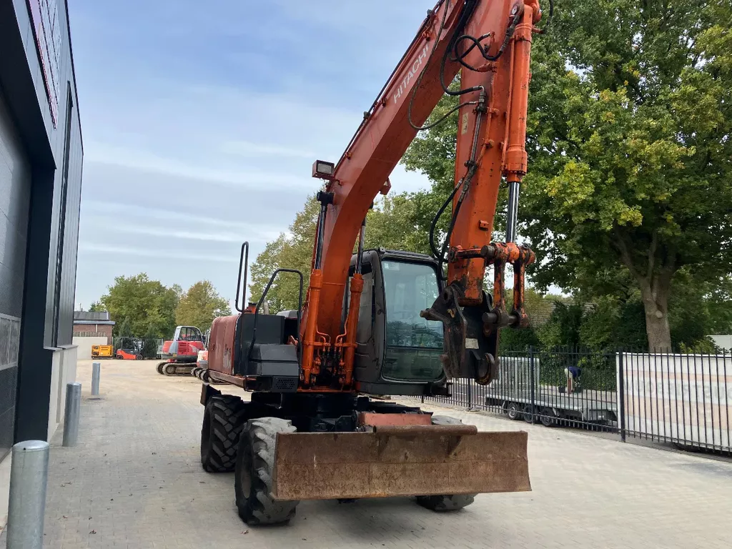 Hitachi ZX130W mobiele kraan/graafmachine Hitachi ZX130W mobiele kraan/graafmachine