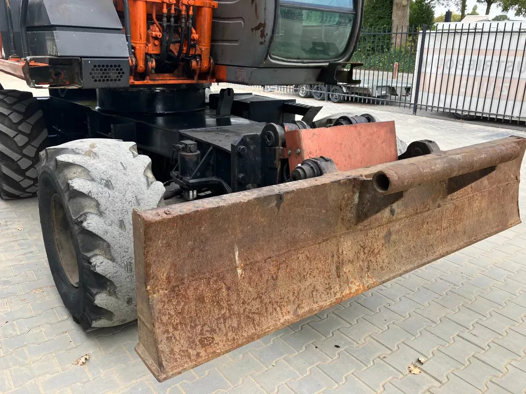 Hitachi ZX130W mobiele kraan/graafmachine Hitachi ZX130W mobiele kraan/graafmachine