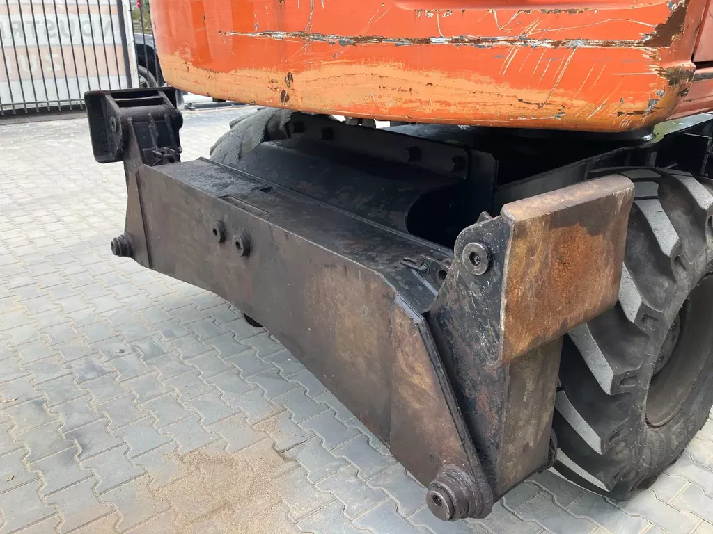 Hitachi ZX130W mobiele kraan/graafmachine Hitachi ZX130W mobiele kraan/graafmachine