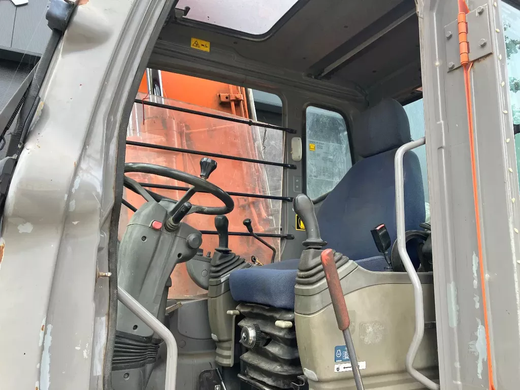 Hitachi ZX130W mobiele kraan/graafmachine Hitachi ZX130W mobiele kraan/graafmachine