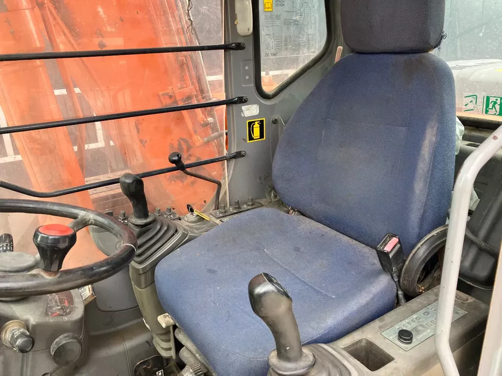 Hitachi ZX130W mobiele kraan/graafmachine Hitachi ZX130W mobiele kraan/graafmachine