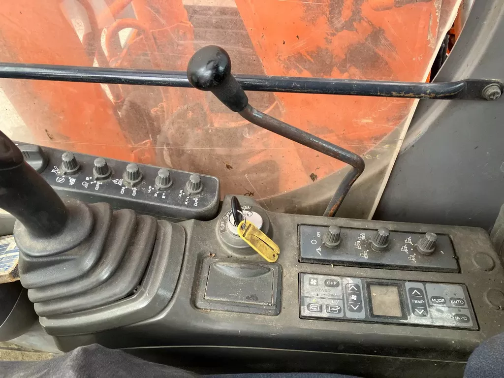 Hitachi ZX130W mobiele kraan/graafmachine Hitachi ZX130W mobiele kraan/graafmachine