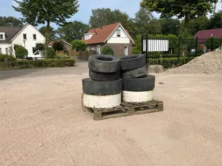 te koop diverse heftruck banden