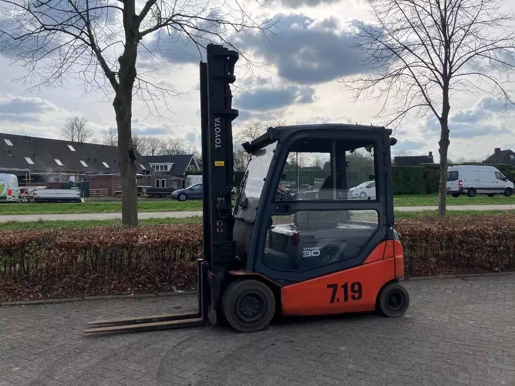 te koop toyota elektrische heftruck 8FBMT30