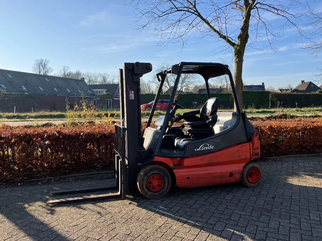 te koop linde E25/02 elektrische heftruck