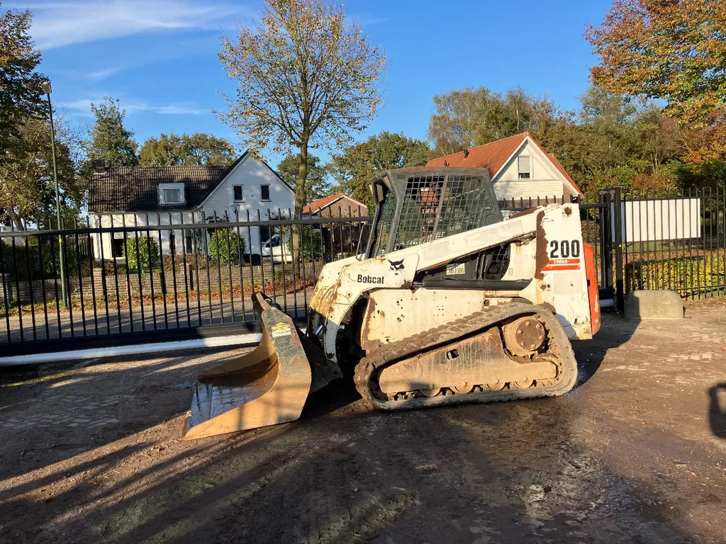 te koop bobcat T200 rupsschranklader/schranklader