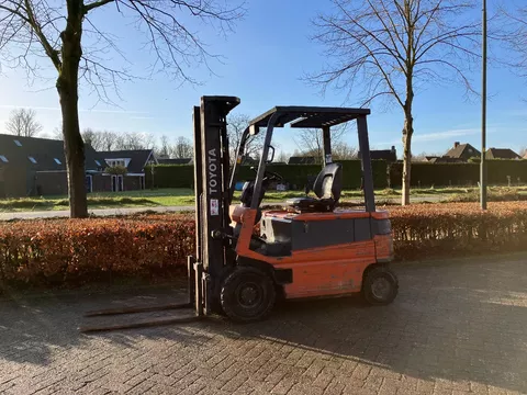 te koop toyota elektrische heftruck FBM25