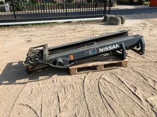 Nissan triplo hefmast