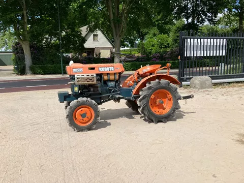 Kubota B5000 minitractor/tractor