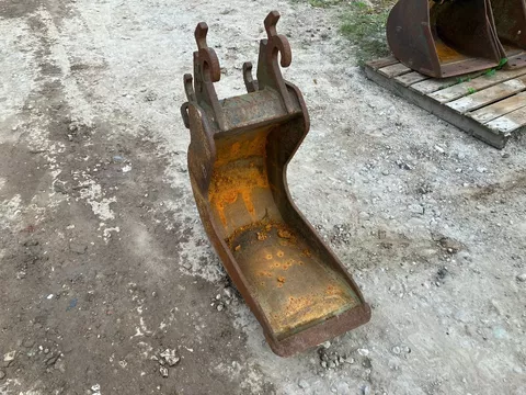 te koop cw05 bananenbak graafbak