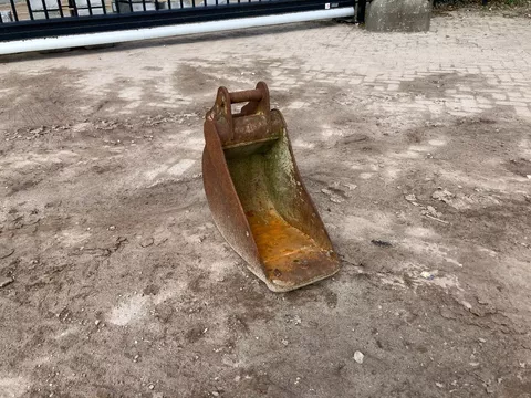 te koop bananenbak/graafbak