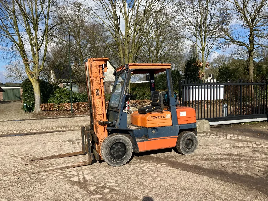 Toyota gas heftruck 02-5FG30
